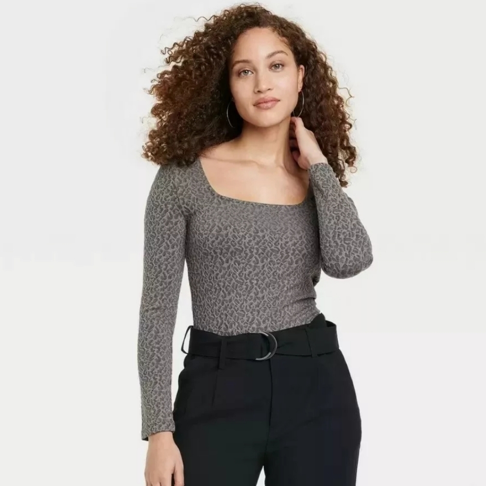 🎈2/$10 Grey leopard bodysuit